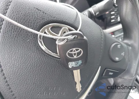 2015 Toyota Corolla Le z USA, uszkodzony, nr VIN 2T1BURHEXFC301228